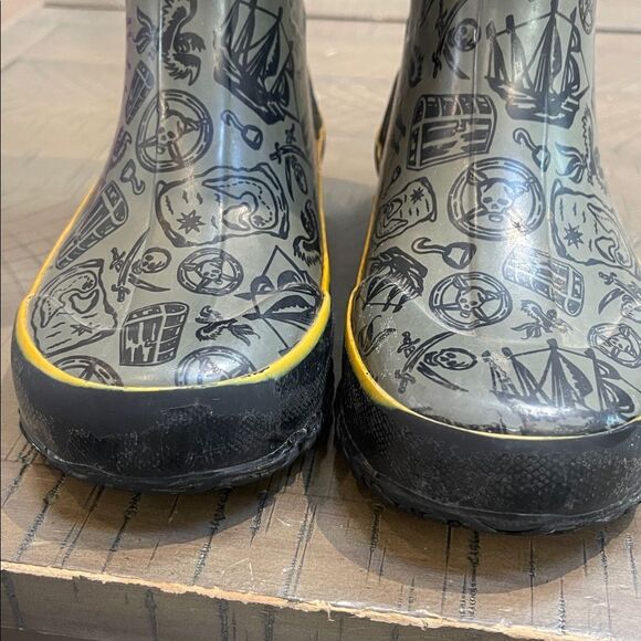 BOGS Pirate Skull Rainboots Sz 13 - Picture 9 of 10